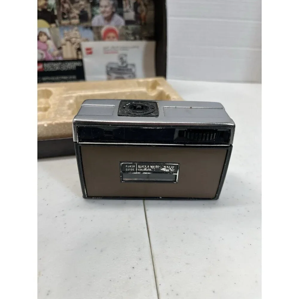 Vintage GAF Model: 236 XF Camera - Instant-Loading Color Outfit NOT TESTED